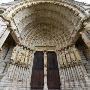 cathedrale-de-chartres-entrance