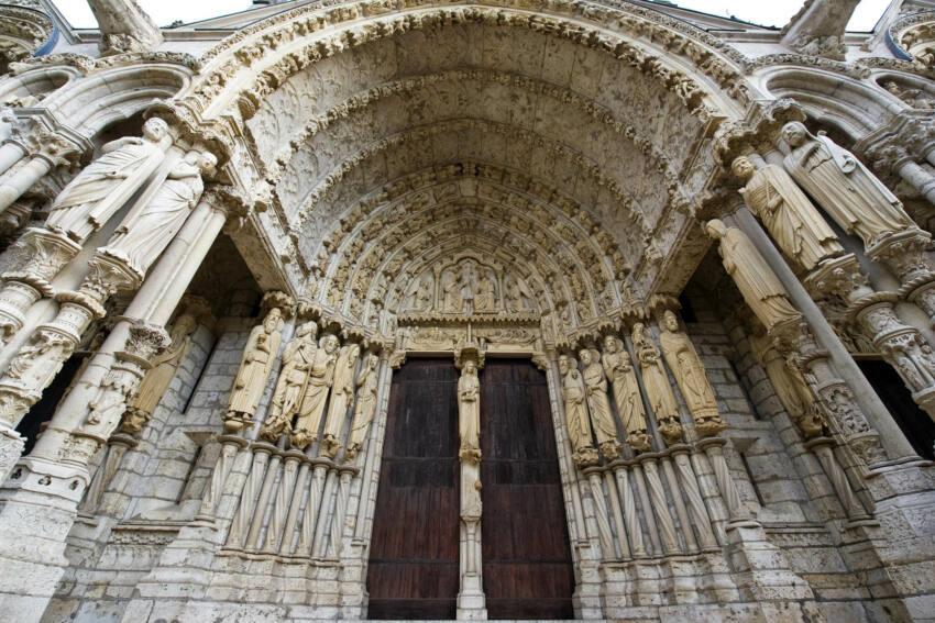 cathedrale-de-chartres-entrance cathedrale-de-chartres-entrance