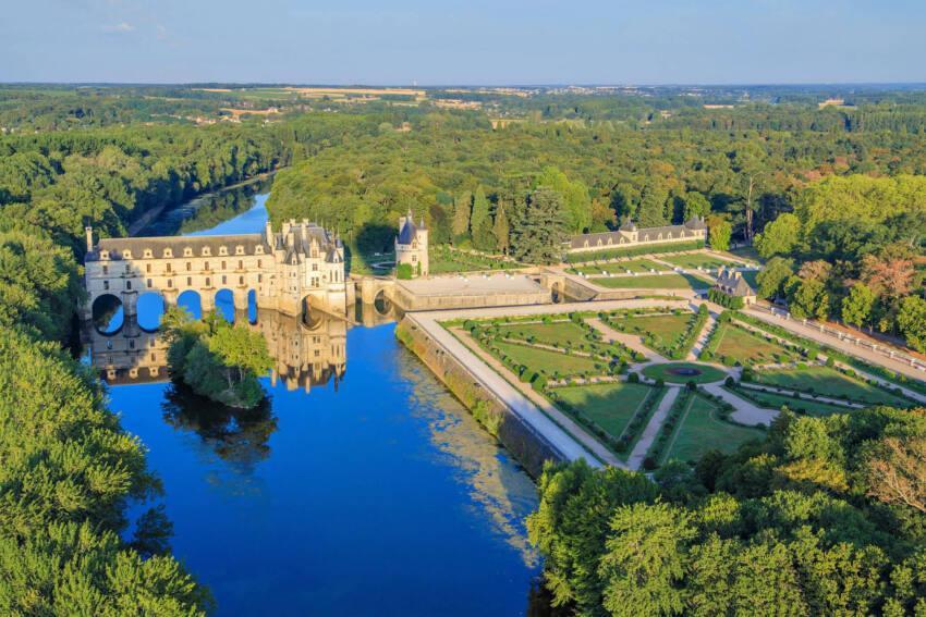 Loire valley Chenonceau Castle - Paris Best Way