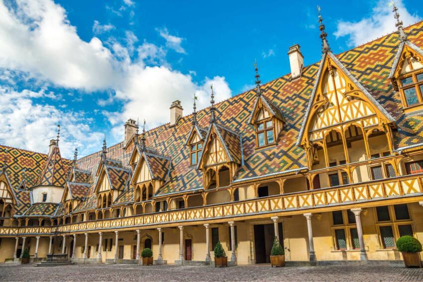 cour-beaune burgundy - Paris Best Way