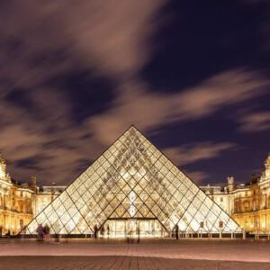 excursion Paris Pyramide du Louvre
