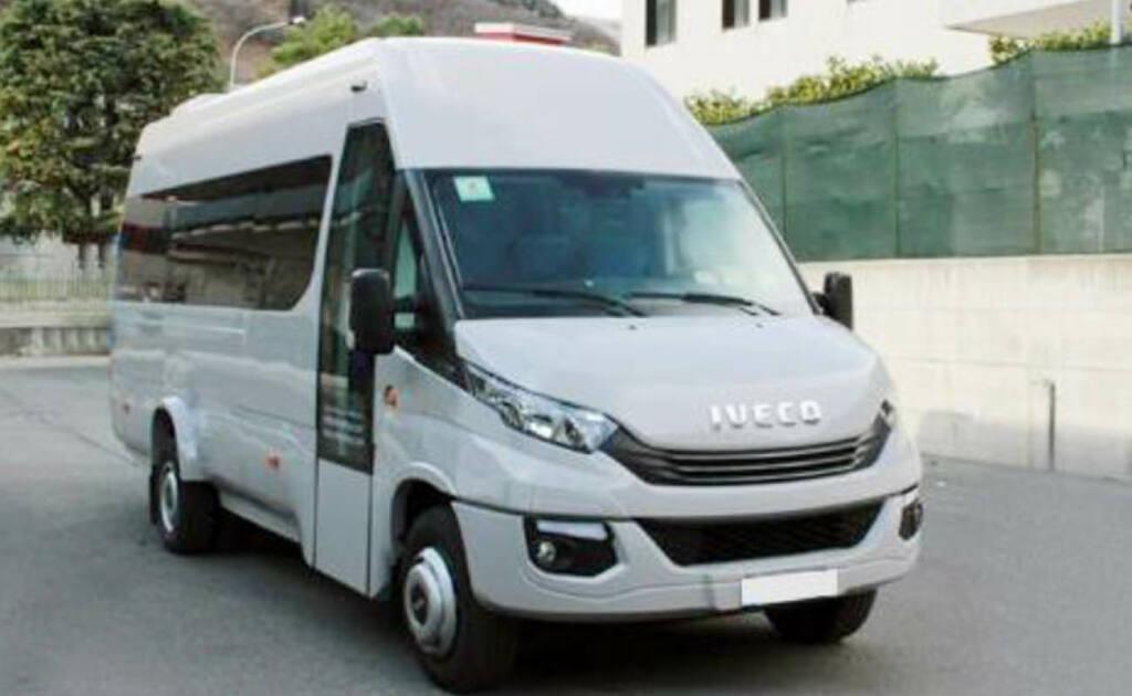 Location minibus Iveco Tourys